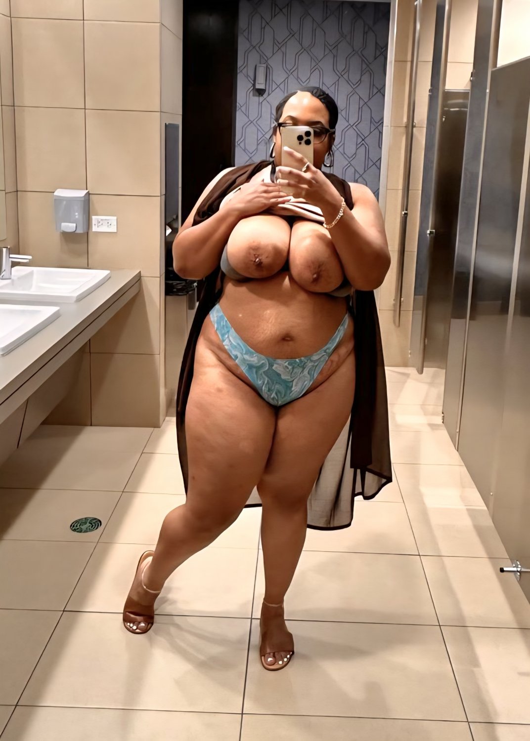 Work Slut likes to Record Herself #PyGTe5el