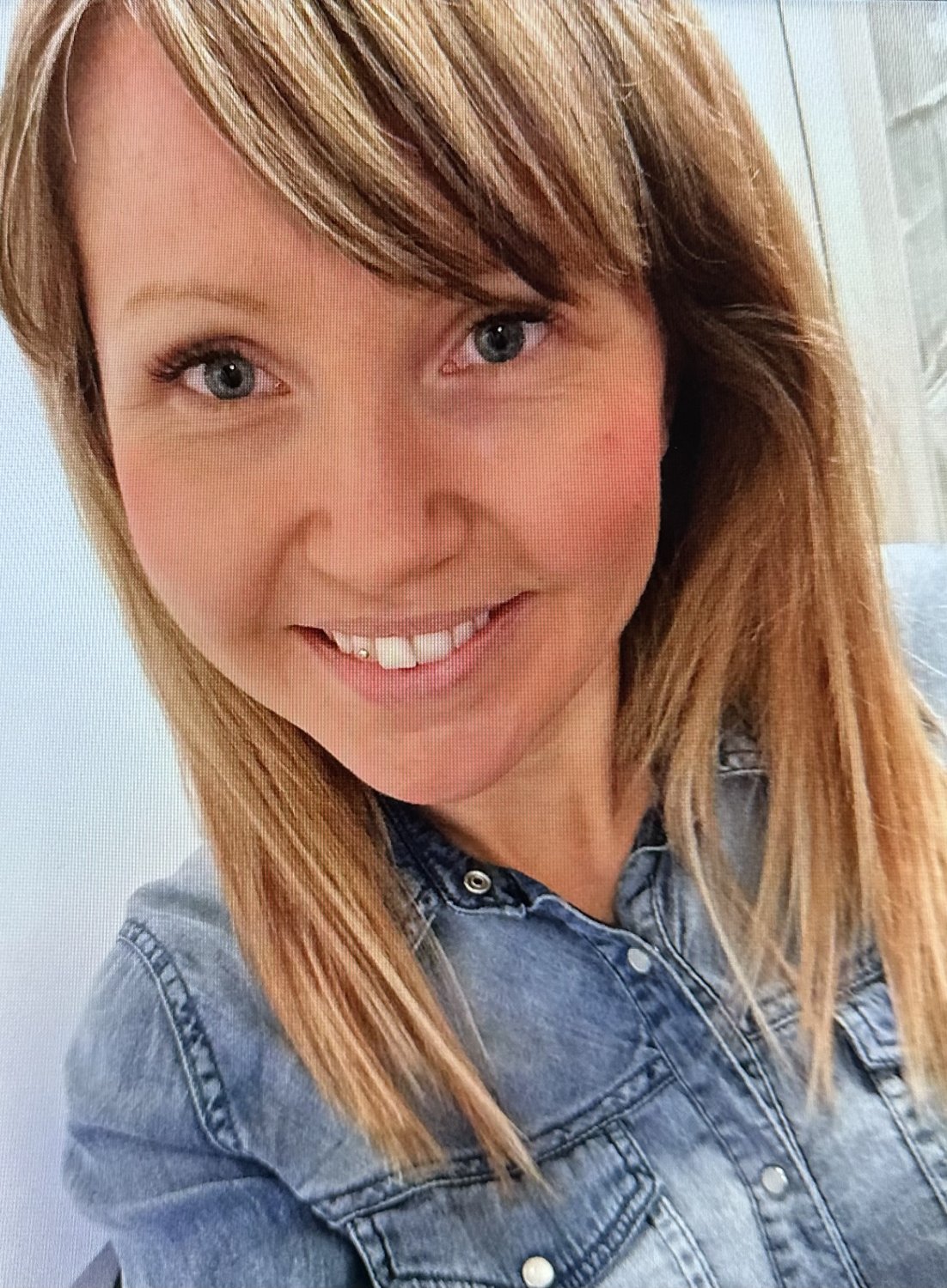 White milfs loves to tease #UNhtGzRW