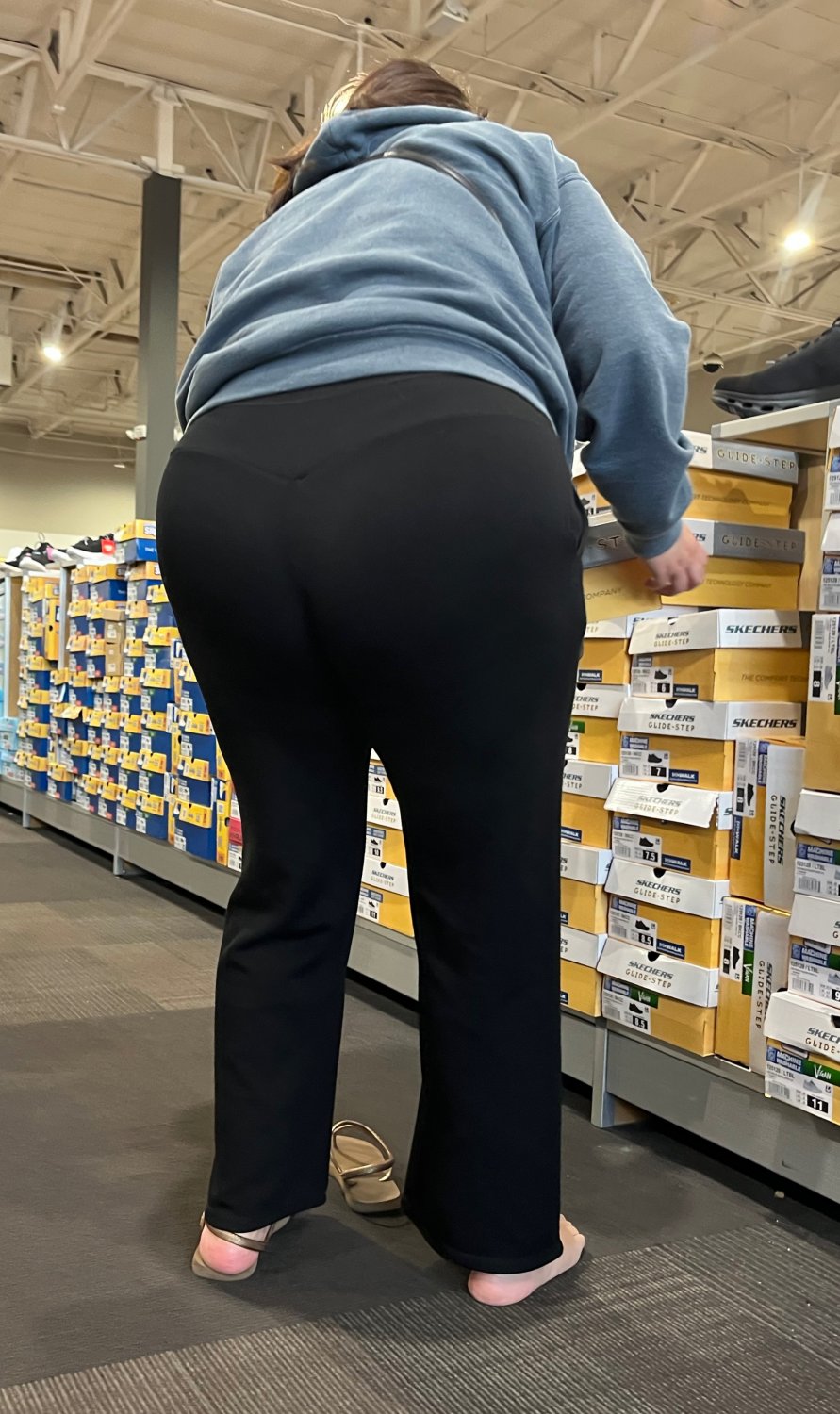 Pawg MILF trying on shoes #oIniBj3Z